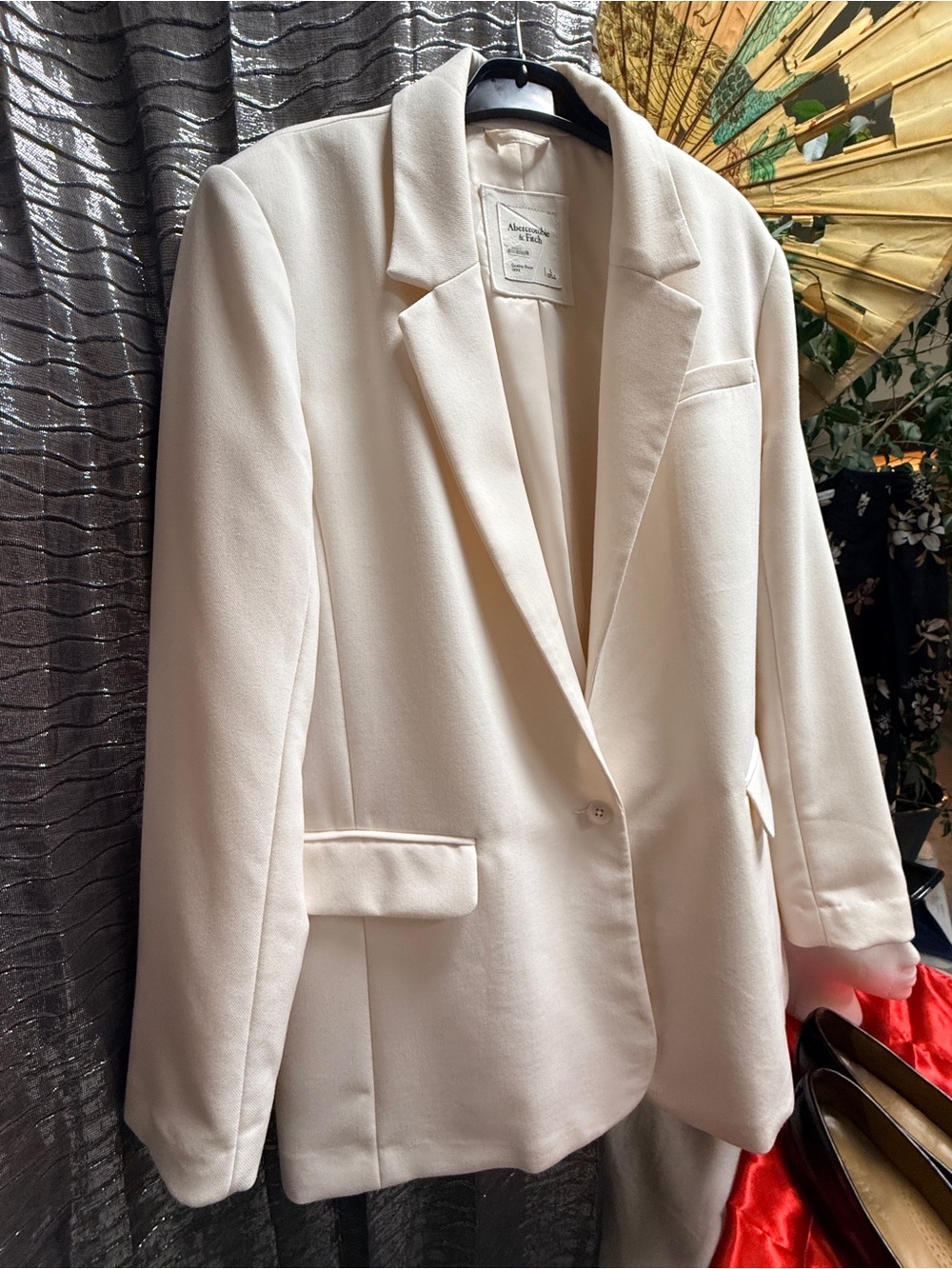 Abercrombie & Fitch Women's Cream Single-Button Blazer OUTSTANDING